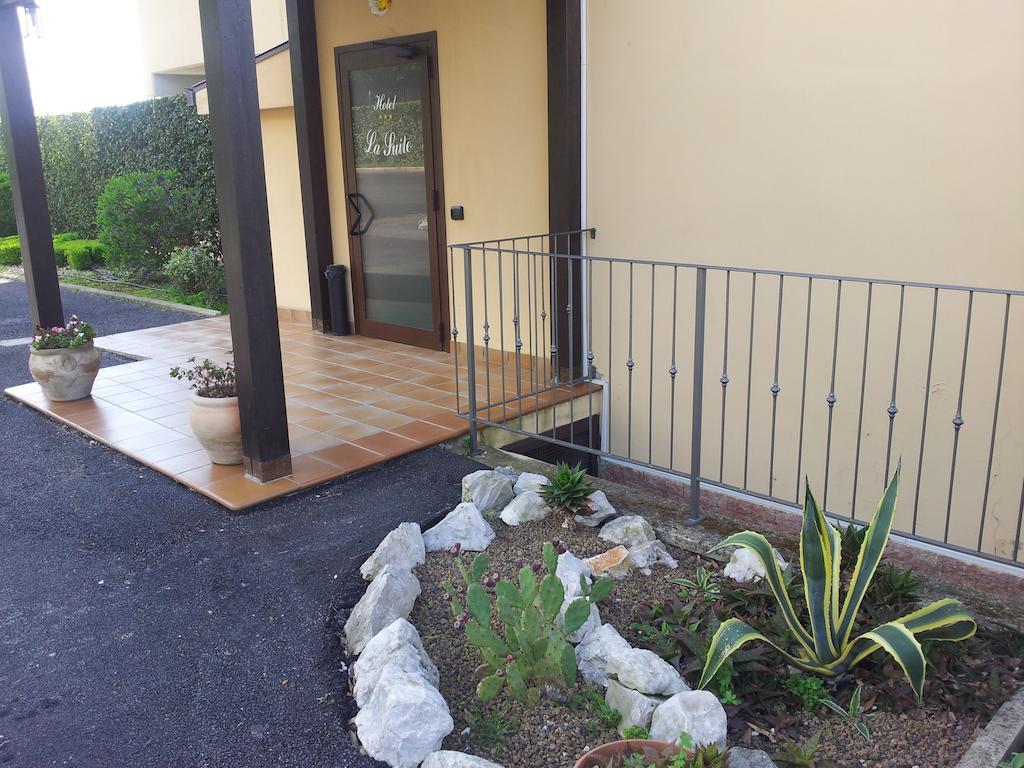 Hotel Piscina La Suite Prossedi Exterior foto